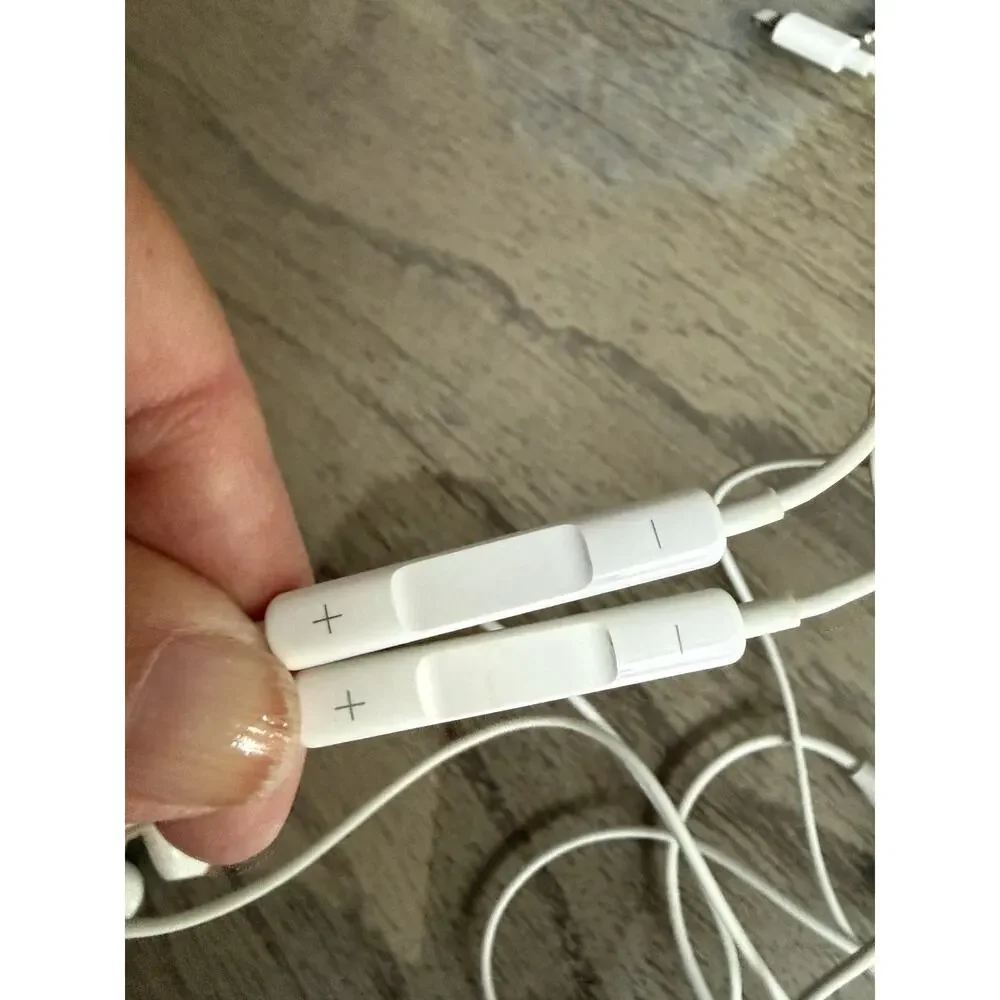 Lot of 2 Genuine Apple EarPods Headphones with Lightning Connector White OEM